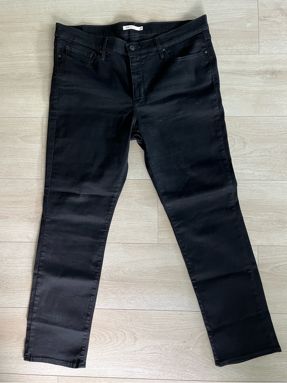 Levi's 312 Shaping Slim Jeans in Soft Black, size 34